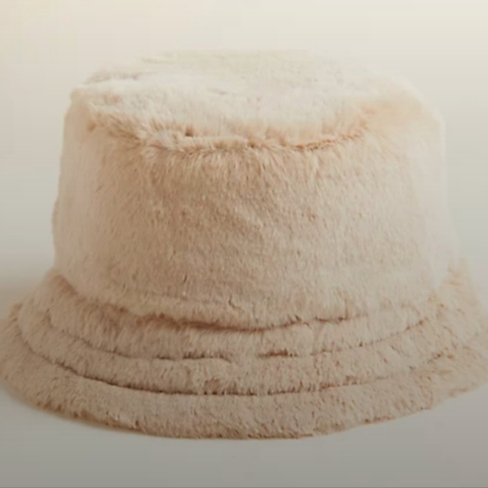 Torrid Reversible Faux Fur Nylon Bucket Hat M/L Beige Cozy Winter